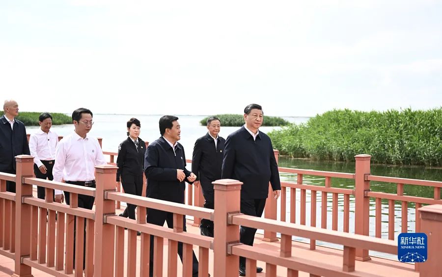 习近平在内蒙古巴彦淖尔考察并主持召开座谈会