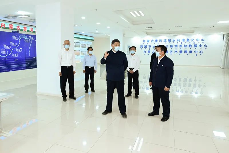 习近平在内蒙古巴彦淖尔考察并主持召开座谈会