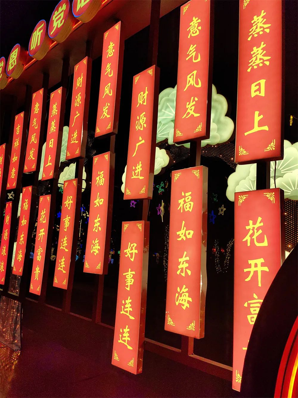 康巴什灯火夜景图鉴丨年味满溢每寸街巷，再不逛就来不及啦！