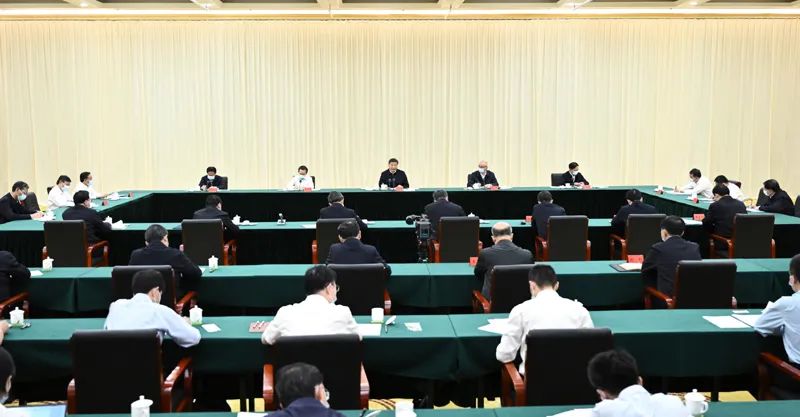 习近平在内蒙古巴彦淖尔考察并主持召开座谈会