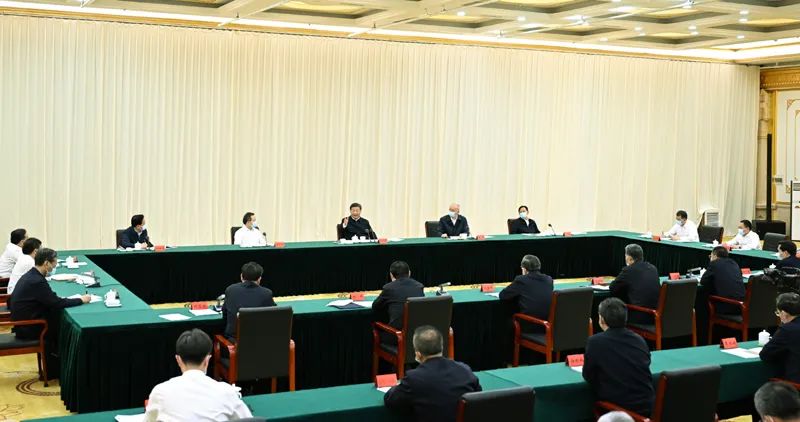 习近平在内蒙古巴彦淖尔考察并主持召开座谈会