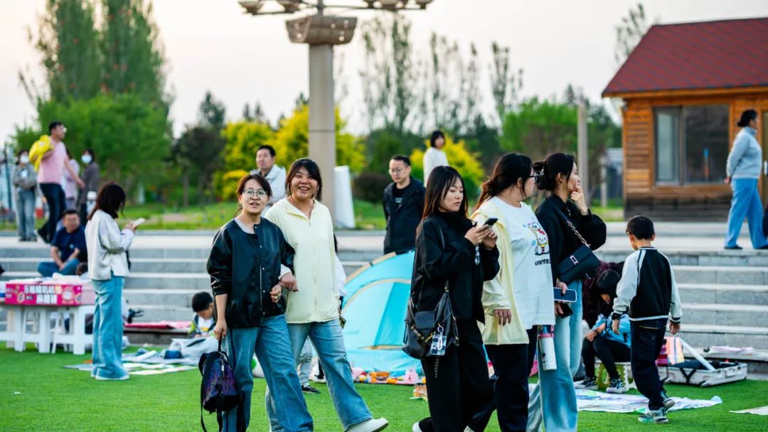 霓虹交织，解锁康巴什夜生活的N种打开方式