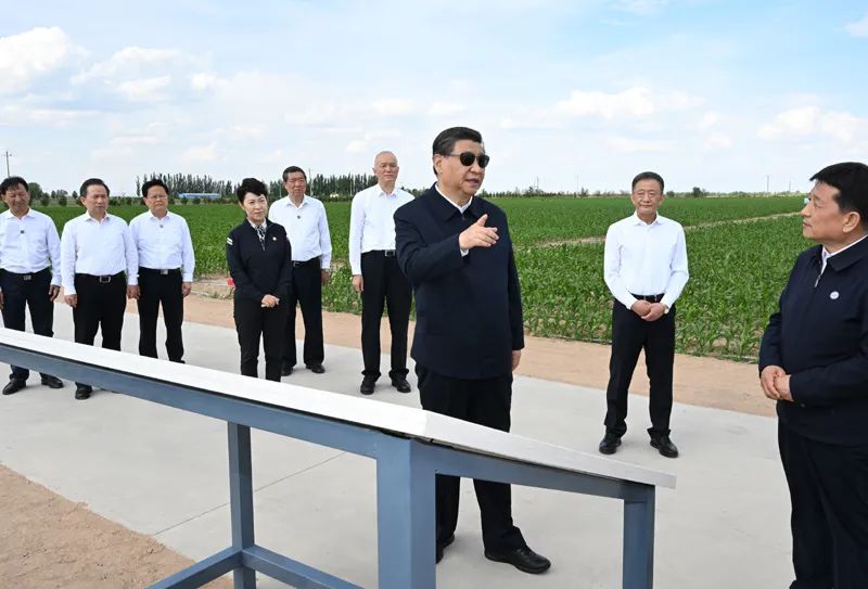 习近平在内蒙古巴彦淖尔考察并主持召开座谈会