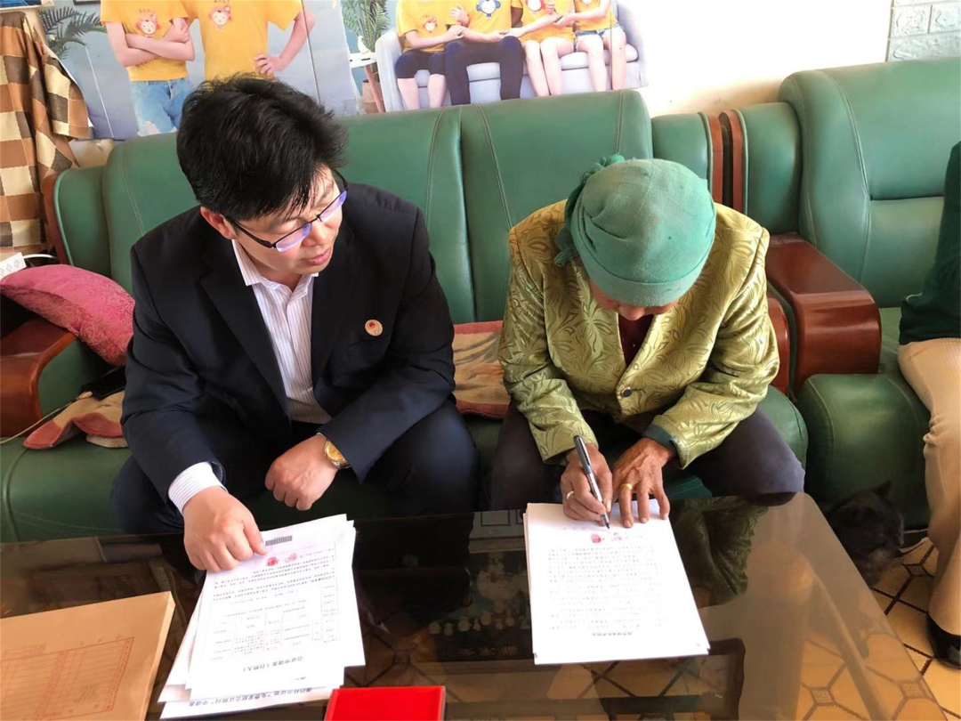 【我为群众办实事】 康巴什公证处聚焦“急难愁盼”,架起群众“连心桥” 【我为群众办实事】 康巴什公证处聚焦“急难愁盼”,架起群众“连心桥”