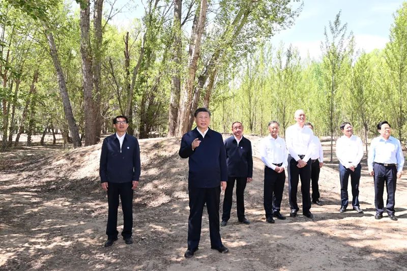 习近平在内蒙古巴彦淖尔考察并主持召开座谈会