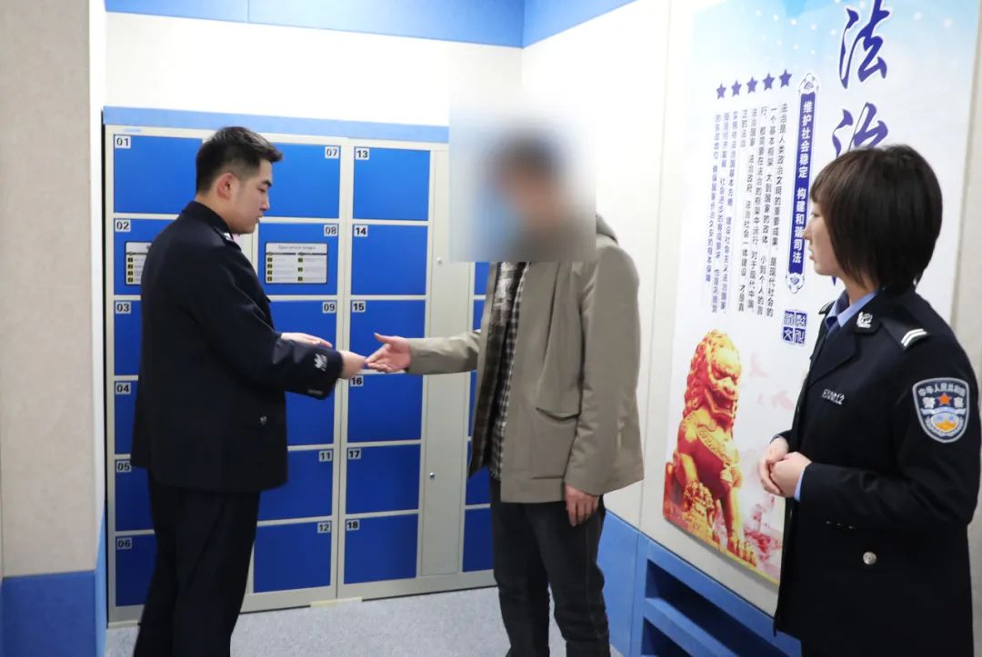 康巴什区人民检察院司法警察 “四项举措”筑牢检察听证安全屏障 康巴什区人民检察院司法警察 “四项举措”筑牢检察听证安全屏障