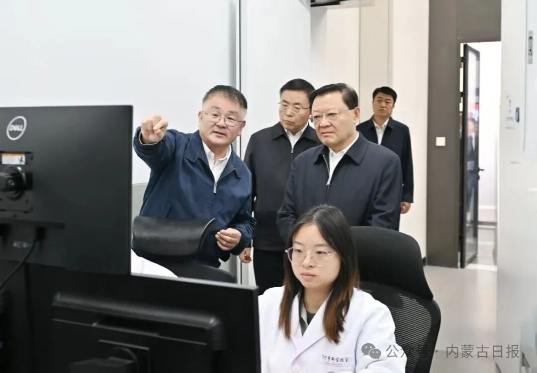 王伟中在鄂尔多斯市调研时强调 依靠创新驱动推进高质量发展 图片