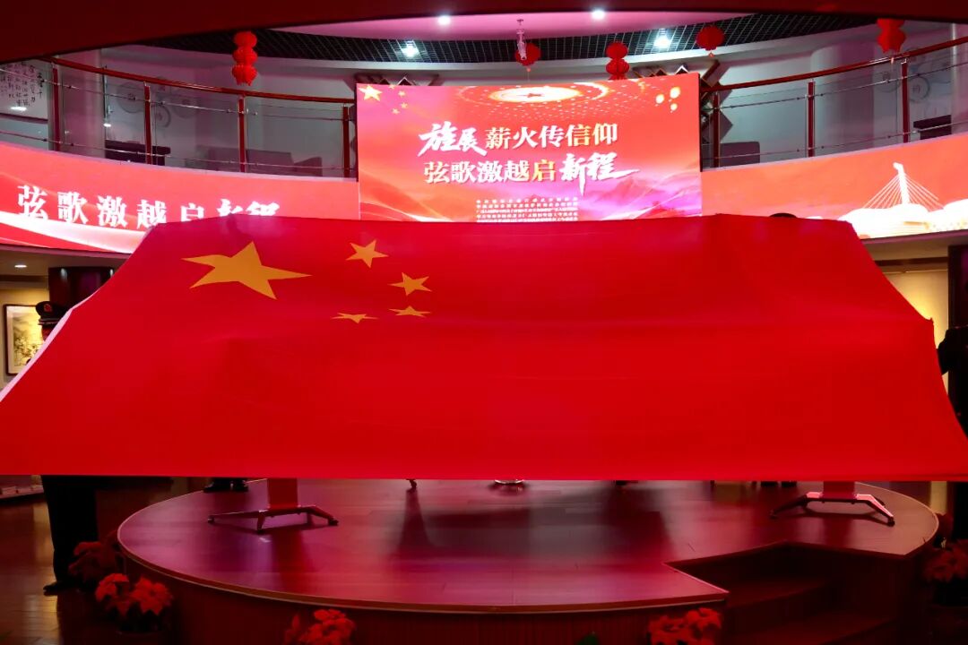 天安门国旗现身康巴什主题党课 天安门国旗现身康巴什主题党课