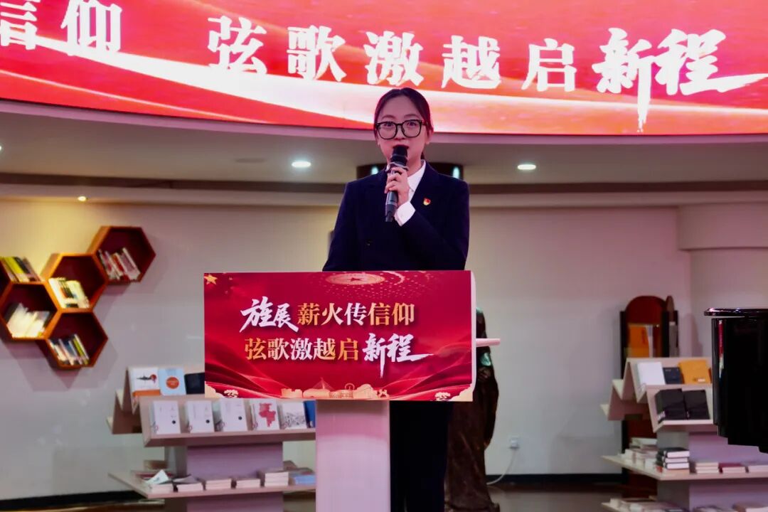 天安门国旗现身康巴什主题党课 天安门国旗现身康巴什主题党课