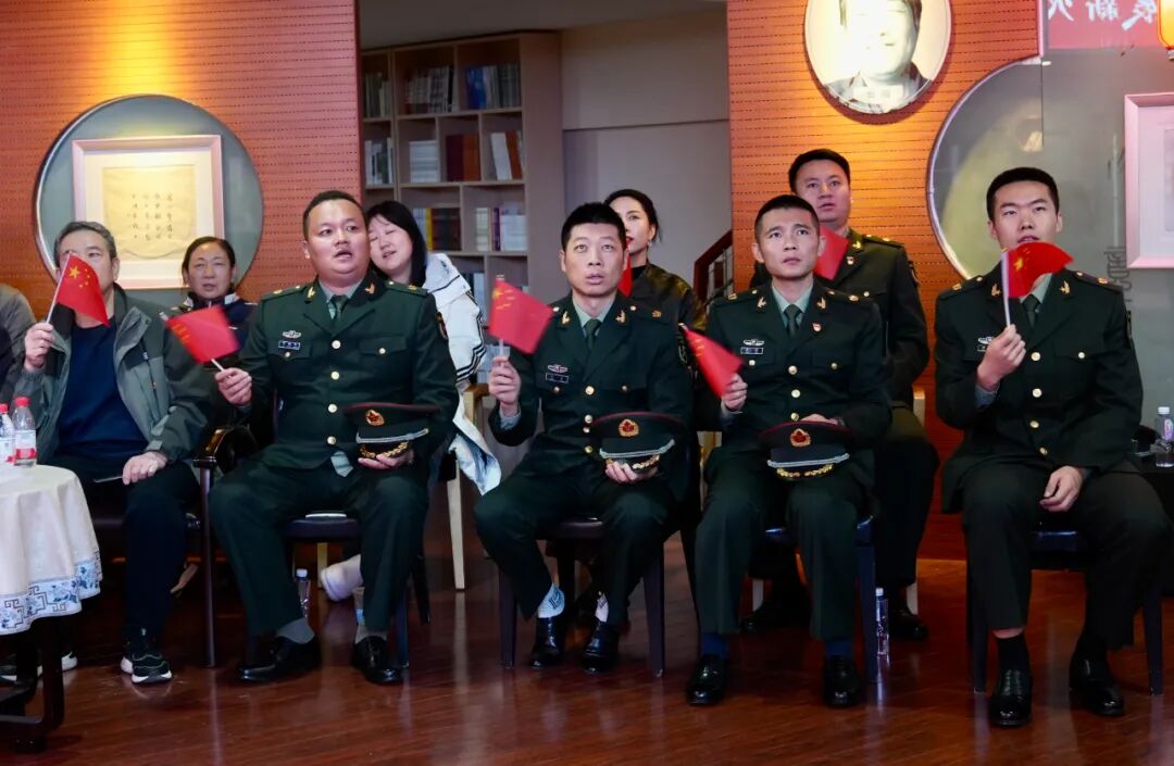 天安门国旗现身康巴什主题党课 天安门国旗现身康巴什主题党课