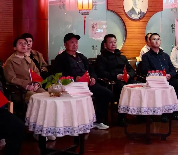 天安门国旗现身康巴什主题党课 天安门国旗现身康巴什主题党课