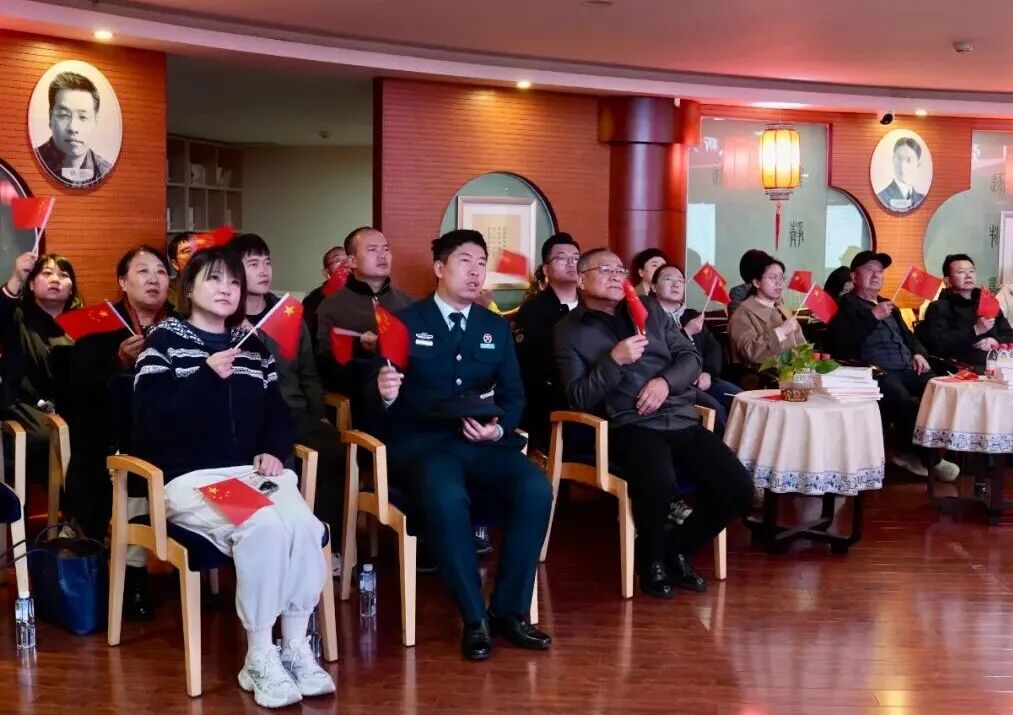 天安门国旗现身康巴什主题党课 天安门国旗现身康巴什主题党课