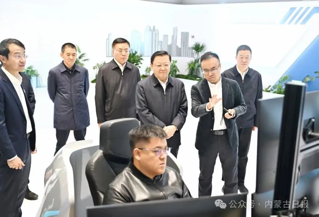 王伟中在鄂尔多斯市调研时强调 依靠创新驱动推进高质量发展 图片